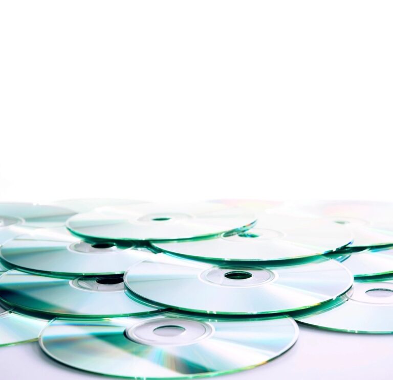 Disque optique vu de près, le type de support que lit un lecteur de DVD sur un PC